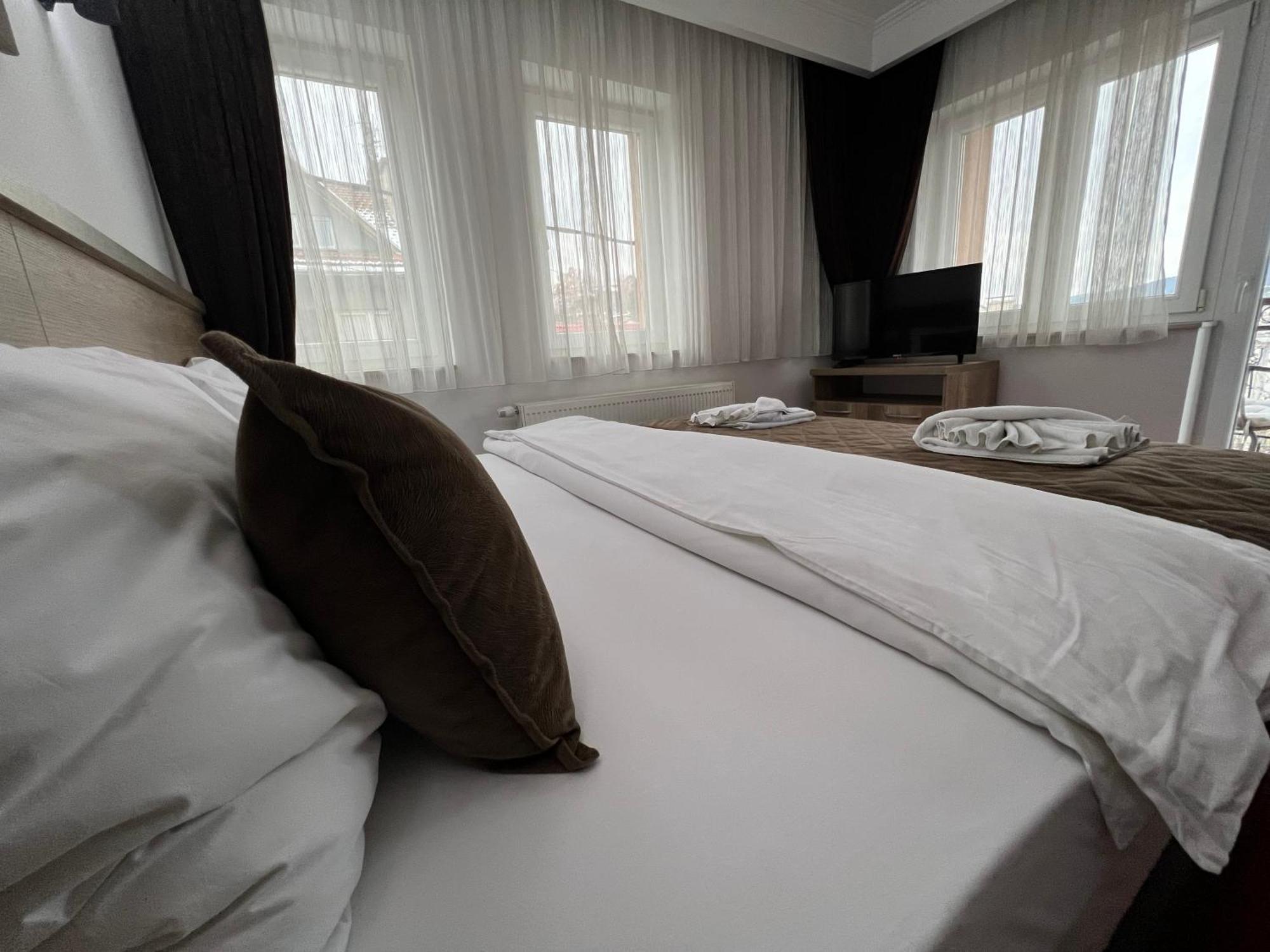 Hotel Nacional Free Parking Szarajevó Kültér fotó
